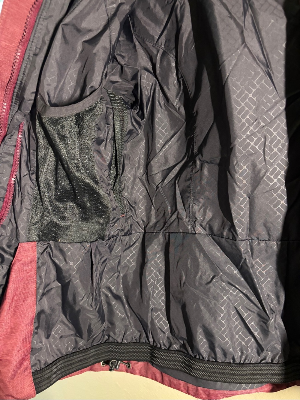 Columbia Rain Jacket in Maroon | Women’s XS, excellent condition - Picture 6 of 9